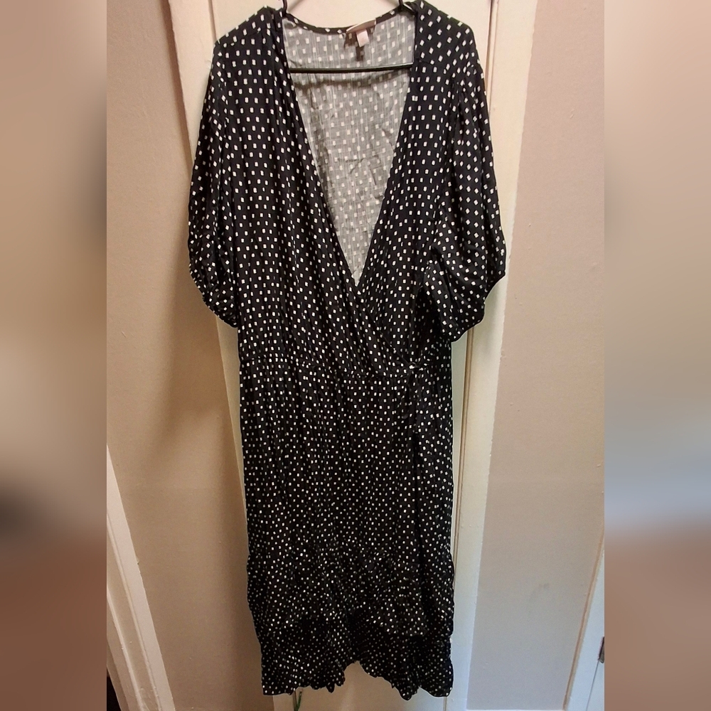 Knox Rose Black and White Ruffled V-Neck Sundress